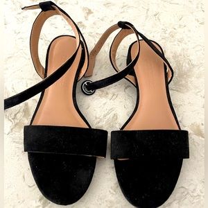 Black low heels, sandal Strappy heels 6.5